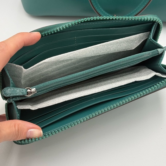 Coach Avenue Carryall Green Leather Tote with Matching Wallet - Picture 12 of 12